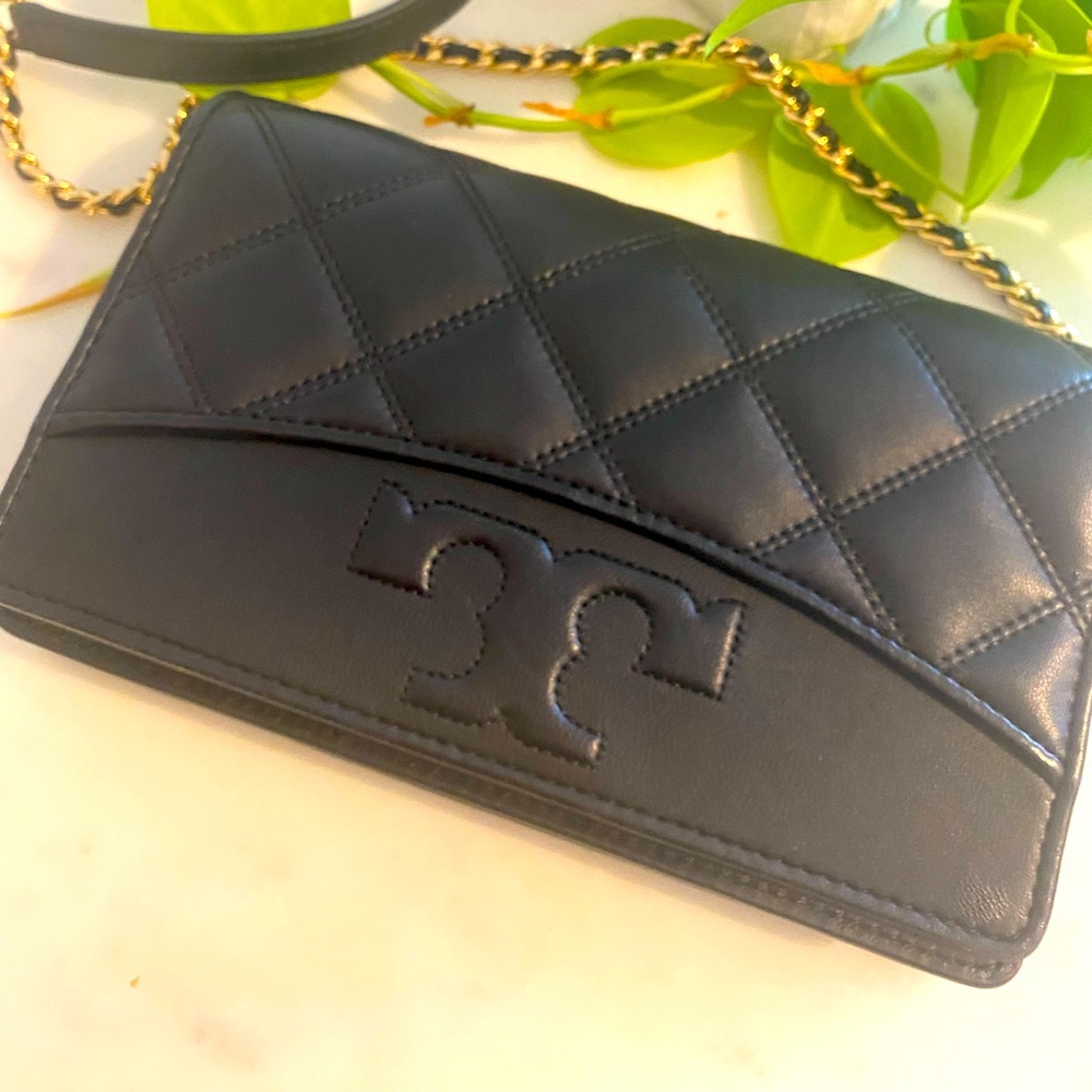 New Tory Burch Black Chain Diamond Quilted Crossbody body bag.